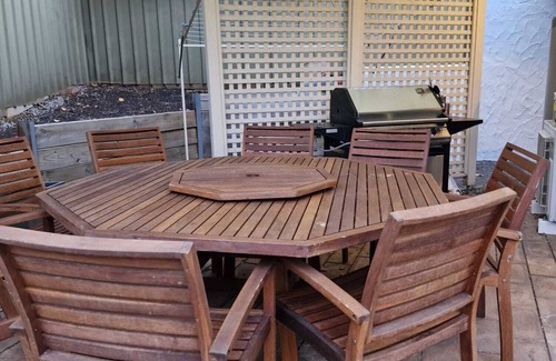 Teringie House | Adelaide Escape: Two-Storey Home Near City & Hills