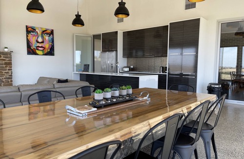 Talunga House | Adelaide Hills Getaway - Off grid country experience
