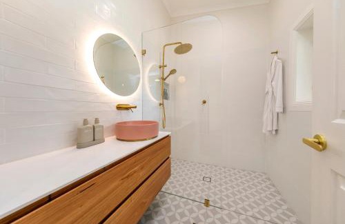 Carey Gully House | Adelaide Hills Luxury Cottage - The Gladys