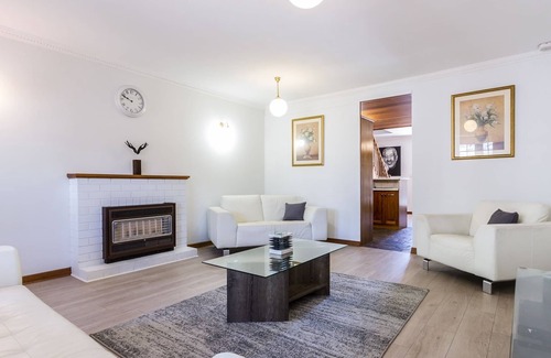 North Adelaide House | Adelaide Style Accommodation - Getaway-In elite North Adelaide, close to city