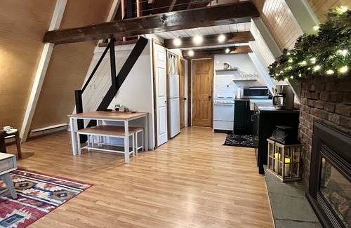 Wilmington Ski Chalet | Adirondack Cozy Chalet Private & Minutes to Hiking, Fishing & More. Pet Friendly