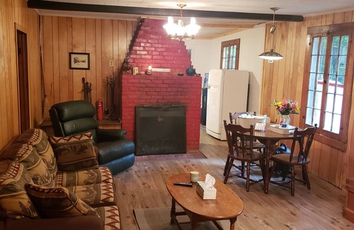 Woodgate House | Adirondack hideaway with lake access