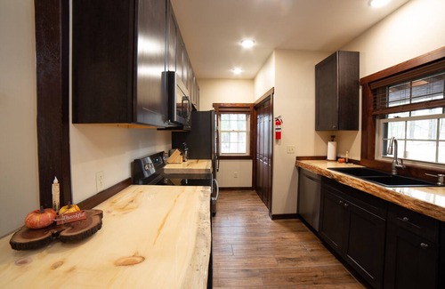 Glenfield Cabin | Adirondack River Lodge/Spectacular Waterfalls/Natural swimming pools.