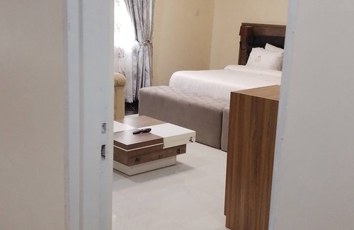 Benin City Hotel | ADJ ROYALTY HOTELS & SUITES LTD