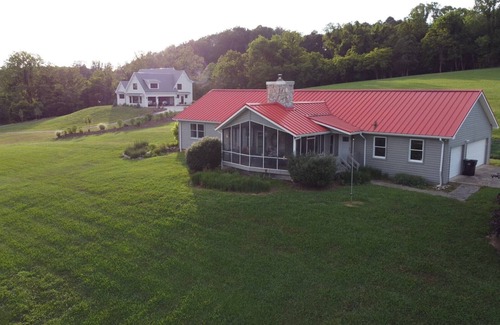 Bluff City House | Adjacent to South Holston River. Pet/smoke free! Great fishing! Close to BMS!