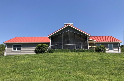Bluff City House | Adjacent to South Holston River. Pet/smoke free! Great fishing! Close to BMS!
