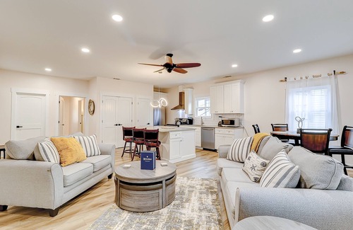 Savannah Victorian District Apartment | Adjoining apartments with 2 full kitchens, 2 W/Ds, central AC, & great location