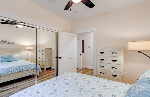 Savannah Victorian District Apartment | Adjoining apartments with 2 full kitchens, 2 W/Ds, central AC, & great location