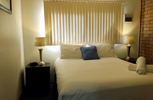 Rosebud Hotel | Admiral Motor Inn