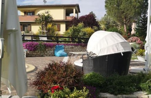 Casalfiumanese Apartment | Adorabile tavernetta con piscina