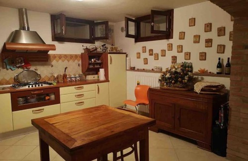 Casalfiumanese Apartment | Adorabile tavernetta con piscina