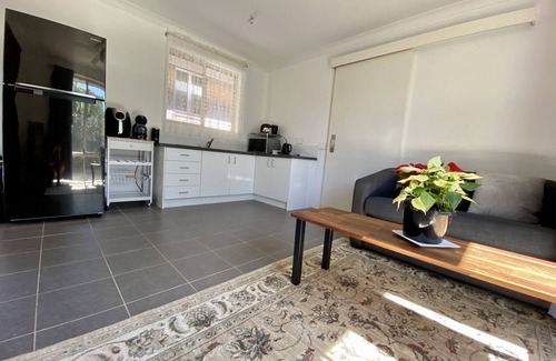 Withers Cabin | Adorable 1-bedroom Guesthouse near Maiden & beach