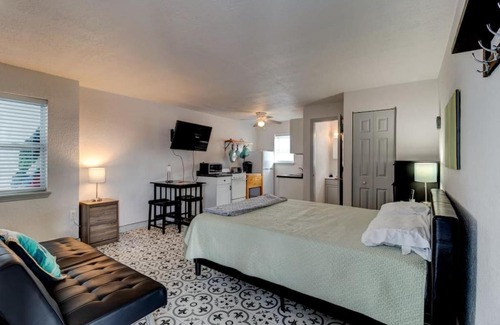 Wilbur-By-The-Sea Apartment | Adorable 1 Bedroom on the Beach Wifi Kitchenette