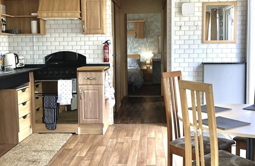 Great Yarmouth House | Adorable 6 berth caravan with decking and disabled ramp in California Cliffs