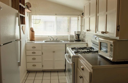 Flagstaff Apartment | Adorable & Affordable Historic Cottage/Walk to Downtown/NAU/Groceries & Trails