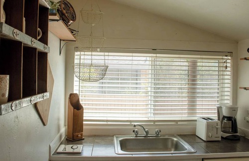 Flagstaff Apartment | Adorable & Affordable Historic Cottage/Walk to Downtown/NAU/Groceries & Trails