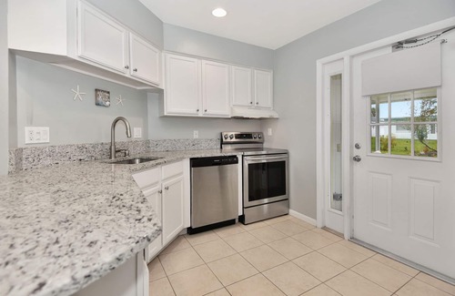 Glenwood House | Adorable Beach Bungalow just Steps from the BEACH!