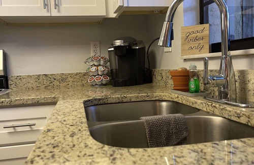 Villages of Seaport House | Adorable Beachside Retreat @ Peacock Beach (pet friendly!)