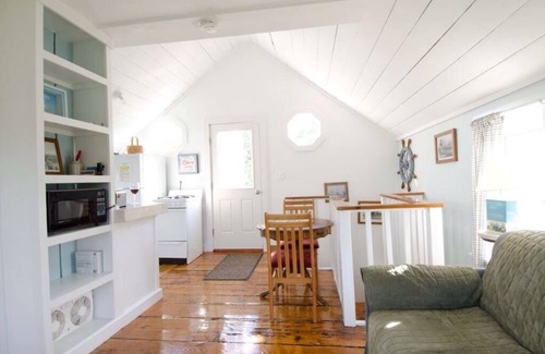 Block Island Cottage | Adorable Block Island Cottage with Pond