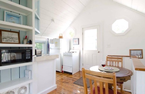 Block Island Cottage | Adorable Block Island Cottage with Pond