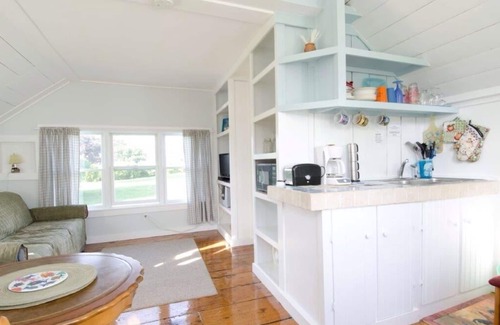 Block Island Cottage | Adorable Block Island Cottage with Pond