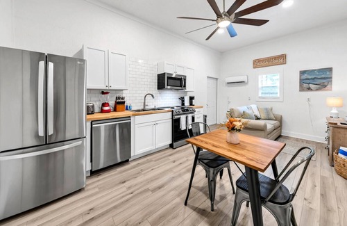 Gulfview Heights Cottage | ADORABLE Carriage house for two! Walk to the beach! 5 minutes to the beach!