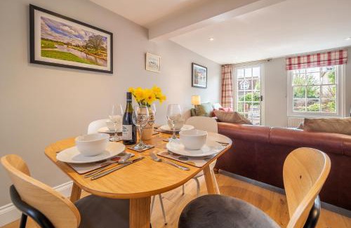 Wissington House | Adorable cottage with a log burner in heavenly village - Constable Lodge