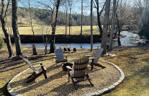 Mineral Bluff Cabin | Adorable, cozy, waterfront cabin on the River, fish, kayak, tube from property.