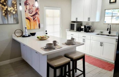 Mesa House | Adorable Downtown Mesa Cottage