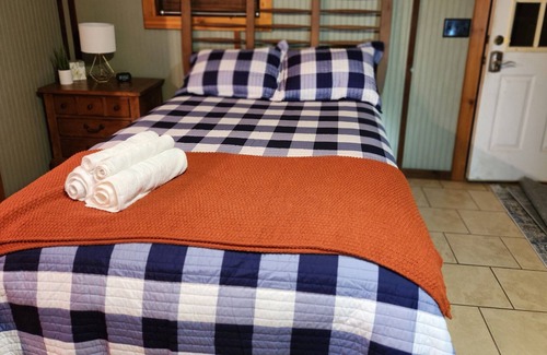 New Zion Apartment | Adorable Guest House with a Pool - 10 minutes from both major hops