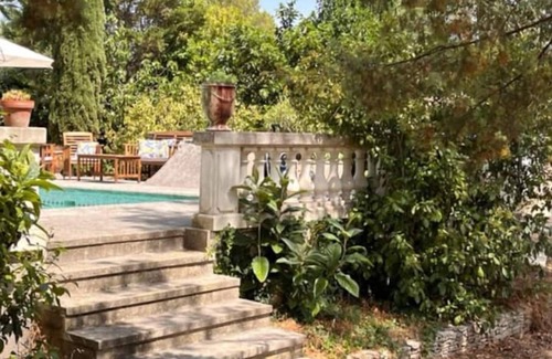 Quartier des Espesses House | Adorable Maisonnette Avec Jardin-patio et Piscine