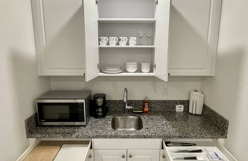 Colton Apartment | Adorable New home w/ King Bed Suite near UCR