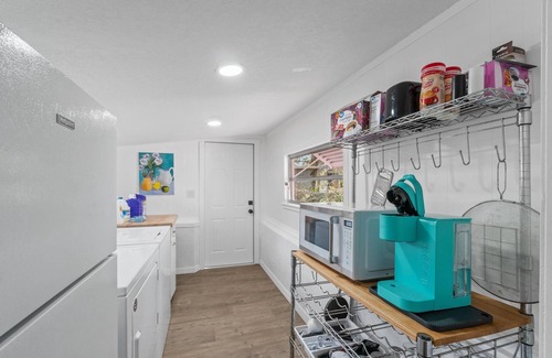 Mount Dora House | Adorable Private Tiny Home "The Pink House" in Downtown Mt. Dora! Pet Friendly