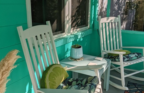 De Funiak Springs House | Adorable queen house near Lake DeFuniak Springs