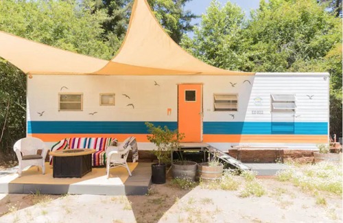 Santa Cruz House | Adorable Remodeled Vintage Boxcar