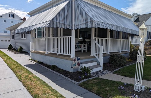 Gardens House | Adorable single family in the gardens.