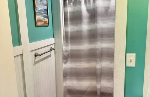 Lewistown Apartment | Adorable studio unit with full kitchen