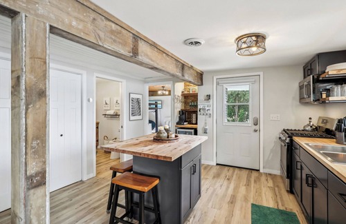Lodi Cottage | Adorable Updated Cozy Cottage set on Lake Wisconsin's Sunset Bay