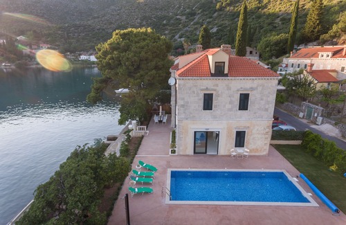 Zaton Villa | Adriatic Escape: Luxury Villa Dubravka
