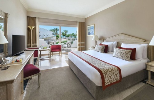 Ras Umm Sid House | Adults-Only Resort with 3 Pools, Tennis, Spa & Nearby Diving Spots l 3 Rooms