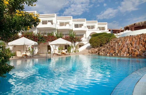 Ras Umm Sid Hotel | Adults-Only Oasis l 4-Rooms with Seaview + Pools, Full Spa & Tennis Access