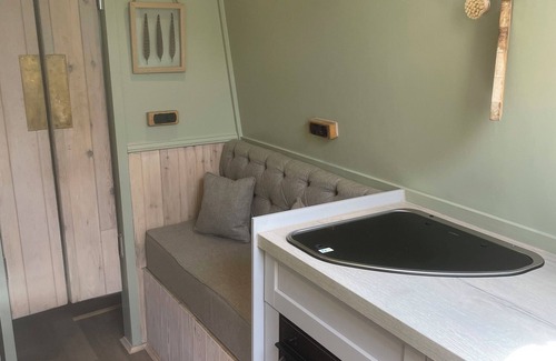 Normanton Boat Rental | Adventure for 2! Tranquil, cosy boat life staycation or self drive holiday hire.