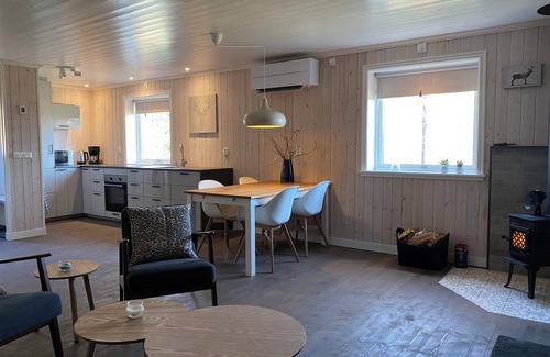 Sunne Municipality Ski Chalet | Adventure Guesthouse Sweden, Knus Vakantiehuis in een Bosrijke Omgeving