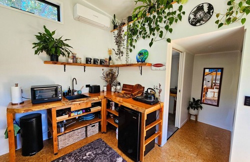 Hot Water Beach House | Adventurer's Chest - Taiwawe Equipment Included