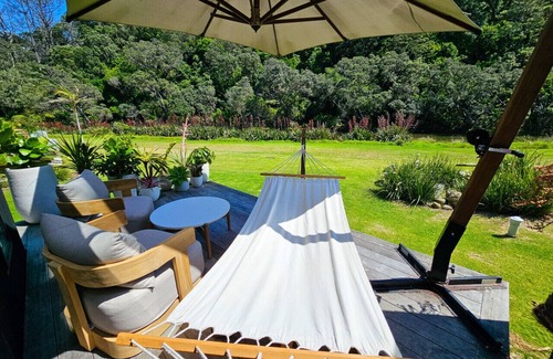 Hot Water Beach House | Adventurer's Chest - Taiwawe Equipment Included
