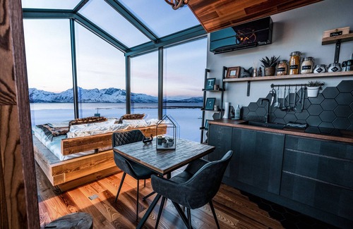 Skittenelv Cabin | AERA - Aurora Glass Cabins