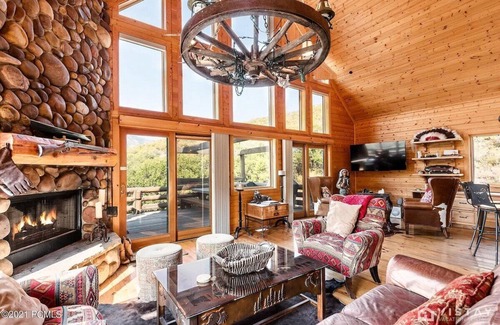 Aerie Cabin | Aerie Alcove Lodge with Private Hot Tub & Sauna!