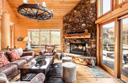 Aerie Cabin | Aerie Alcove Lodge with Private Hot Tub & Sauna!