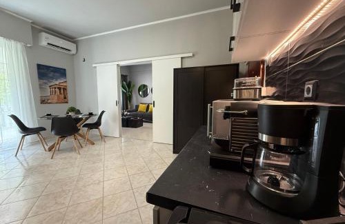 Psirri Apartment | AES Athenean Elegance Suites - Historic Center