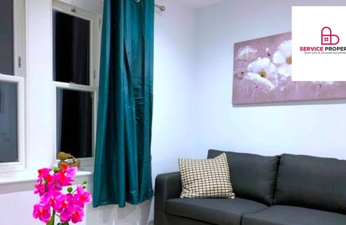 Faversham Apartment | Affordable 3BR Flat with FREE Parking